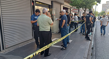 Kuyumcunun kendi kafasına sıktığı mermi başkasına isabet etti