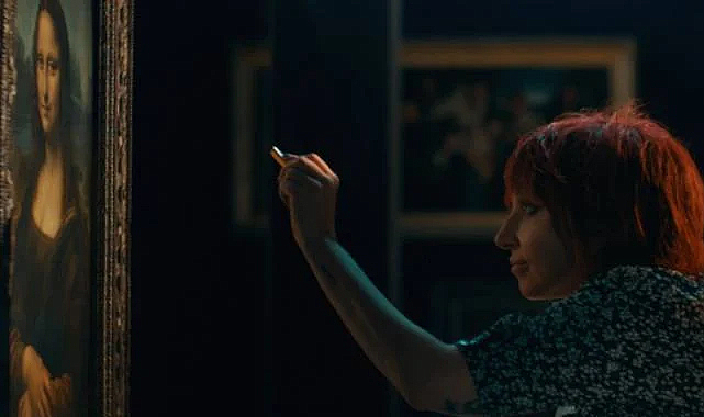 Lady Gaga'dan Mona Lisa'ya imza