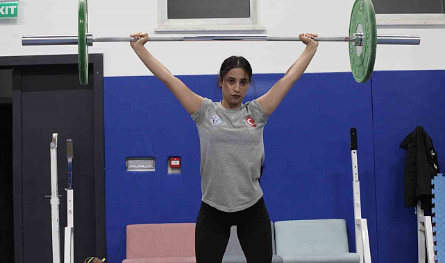 Ödev sayesinde halterle tanıştı, birçok altın madalya kazandı