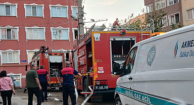 Öğrenci evinde elektrikli battaniyeden yangın çıktı