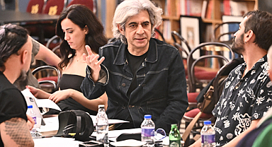 Okan Bayülgen'in yeniden kaleme aldığı Drakula sahneye taşınıyor