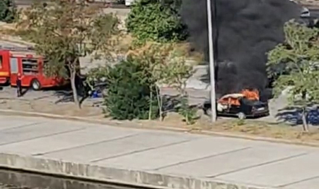 Park halindeki otomobil alev alev yandı