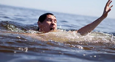 Samsun'da 3 kişi boğulmaktan son anda kurtarıldı