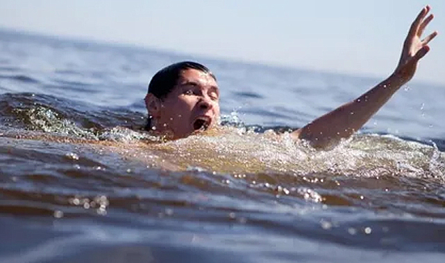 Samsun'da 3 kişi boğulmaktan son anda kurtarıldı