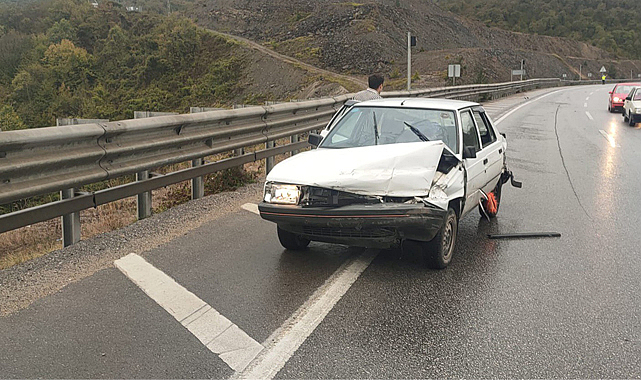 Samsun'da direksiyon hakimiyetini kaybetti, bariyerlere çarptı! 3 yaralı