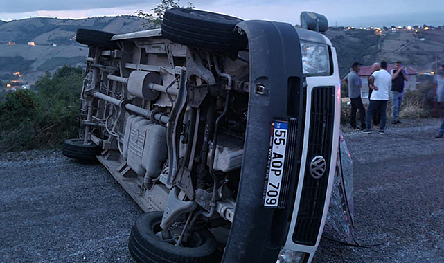 Samsun'da fındık işçilerini taşıyan minibüs devrildi