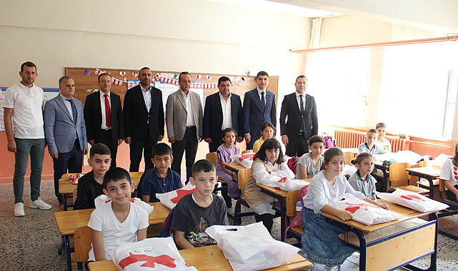 Samsun’da hayırseverlerden bin 850 öğrenciye kırtasiye desteği