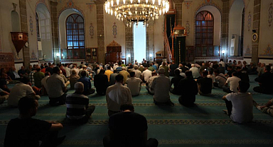 Samsun'da Mevlid Kandili'nde eller semaya açıldı