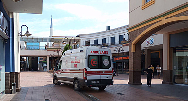 Samsun'un Çarşamba ilçesinde klima tamircisi beton zemine düştü