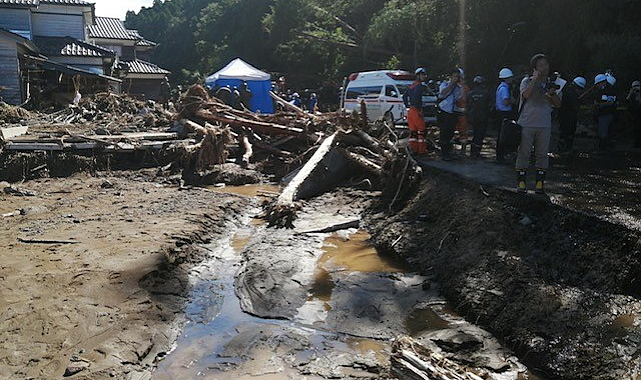 Sel ve toprak kaymalarında ölü sayısı 11'e yükseldi