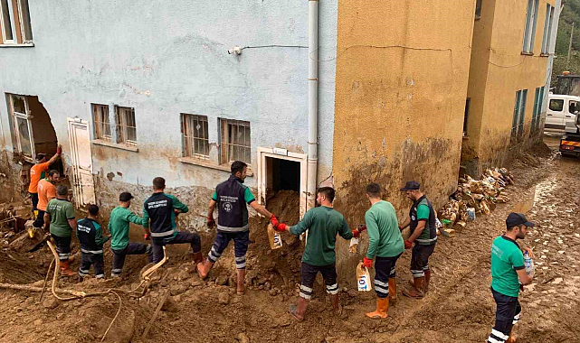 Selden zarar gören okullar temizleniyor