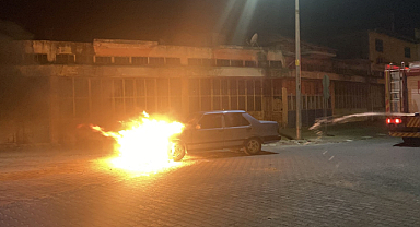 Seyir halindeki otomobil alev alev yandı