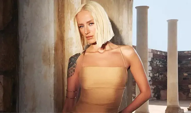 Ünlü manken Didem Soydan’dan gündem olan pozlar! Çıplak kamera karşısında