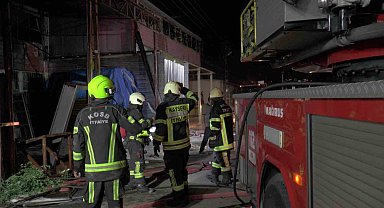 Yangın paniği: 3 iş yeri küle döndü