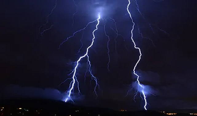 Yıldırım faciası! 5 kişi öldü