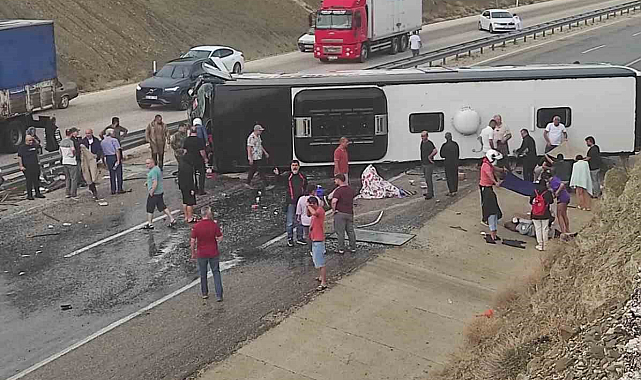 Yolcu otobüsü devrildi: 10 yaralı