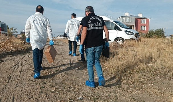 13 gündür kayıp olan Rojin'in kıyafetleri Van Gölü sahilinde bulundu