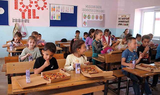 65 öğrenci ilk defa pizza tattı