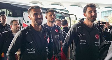 A Milli Futbol Takımı, Karadağ maçı için Samsun'a gitti