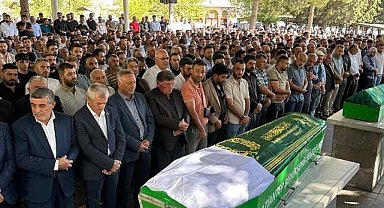 Aile katliamında ölenler gözyaşlarıyla uğurlandı