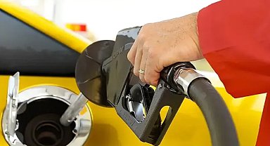 Akaryakıta indirim geliyor! Petrol yüzde 4 düştü, gözler akaryakıtta