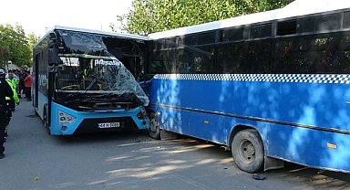Belediye otobüsü ile öğrenci servisi çarpıştı: 25 yaralı
