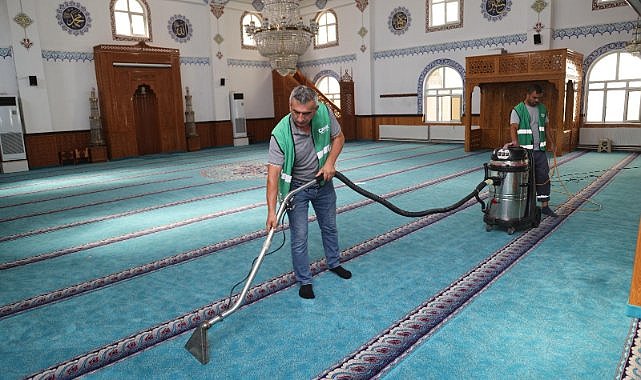 Canik’te camiler pırıl pırıl oluyor