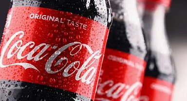 Coca-Cola'dan yanlış etiket uyarısı: Ürünlerini geri çağırdı, binlerce marketten toplatıldı!