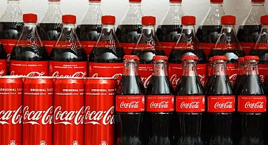 Coca Cola şişelerinde skandal! Çıkan madde sonucu tüm şişeleri toplatıyor