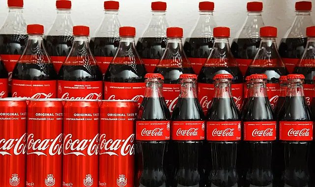 Coca Cola şişelerinde skandal! Çıkan madde sonucu tüm şişeleri toplatıyor
