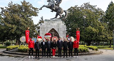 Cumhuriyet Bayramı'nda Samsunspor'dan ‘Anıt'a çelenk