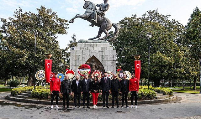 Cumhuriyet Bayramı'nda Samsunspor'dan ‘Anıt'a çelenk