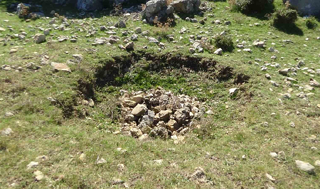 Defineciler 2 bin yıllık anıtı dinamitle patlattılar