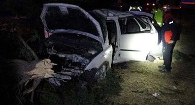 Düğünden dönen aile kaza yaptı: 1 ölü, 3 yaralı