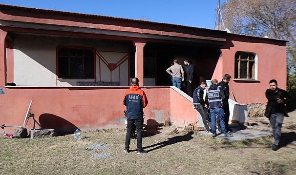 Evde tek başına bırakmışlar! 2 yaşındaki Hazar yangında can verdi