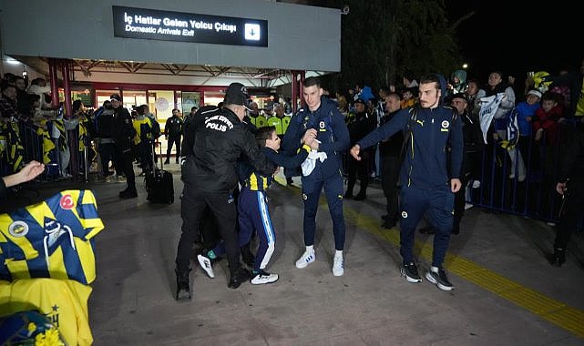 Fenerbahçe, Samsun'da coşkuyla karşılandı! Taraftarlar havaalanına akın etti