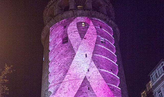 Galata Kulesinde büyük farkındalık: Meme kanseri için pembeye büründü