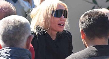 Gülşen babasını göz yaşları içinde  son yolculuğuna uğurladı