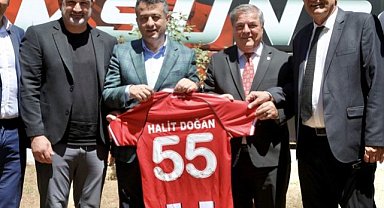 Halit Doğan'dan Cumhuriyet'in 101. yılı şerefine Samsunspor'a 555 forma desteği