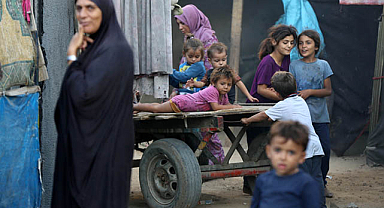 İsrail saldırılarından kaçan Filistinlilerin yaşam savaşı