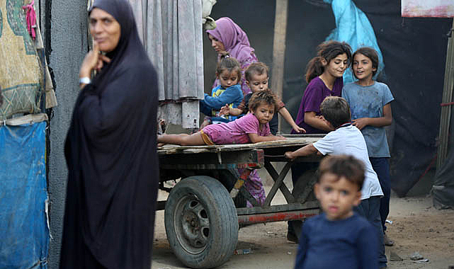 İsrail saldırılarından kaçan Filistinlilerin yaşam savaşı