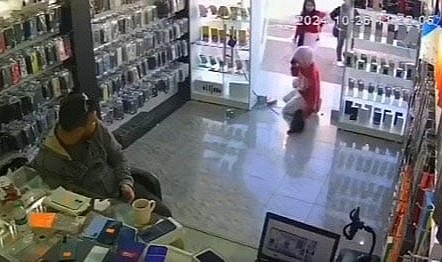 Köpeği seviyor gibi yapıp öldürdüler! Görenler şok oldu