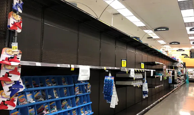 Liman işçilerinin grevi ‘tuvalet kağıdını’ vurdu! Raflar boş kaldı