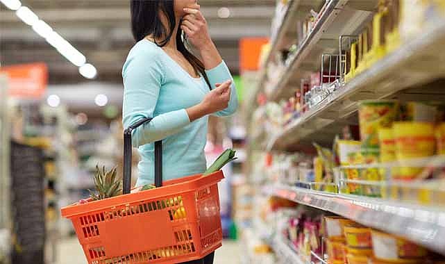 Maaşlara zam gelmeden marketlerde ürünlere zam geldi