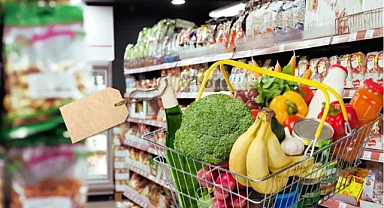 Maaşlara zam gelmeden marketteki etiketleri değiştirdiler