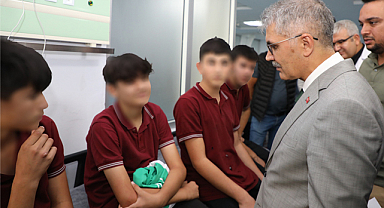 Okulda deney yapan öğrenciler yaralandı