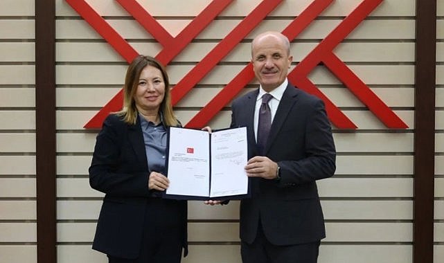 OMÜ Rektörü Fatma Aydın mazbatasını aldı