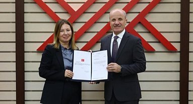 OMÜ Rektörü Fatma Aydın mazbatasını aldı