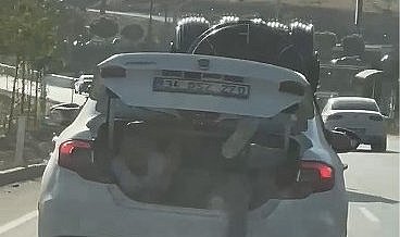 Otomobil bagajında tehlikeli yolculuk