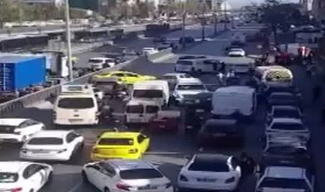 Pikap sürücüsü dehşet saçtı! Çok sayıda araca çarpıp kaçtı